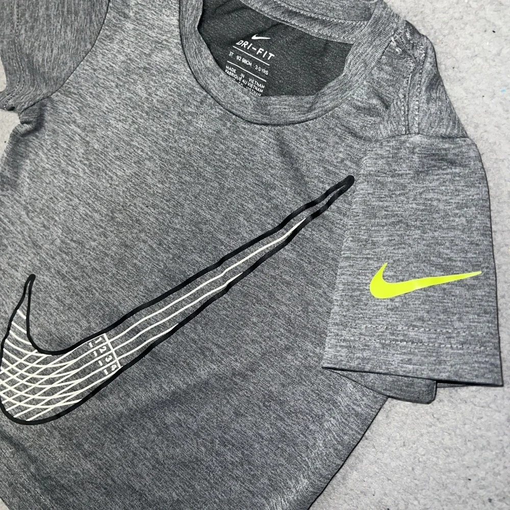 Nike Running Track Large Swoosh T Shirt Toddler Sz 3T Gray Dri-Fit Athletic Tee